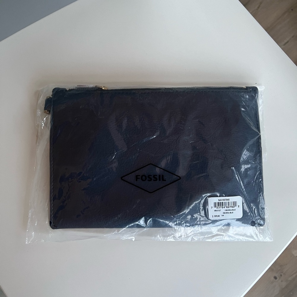 Fossil Wristlet with Detachable Strap Navy Blue